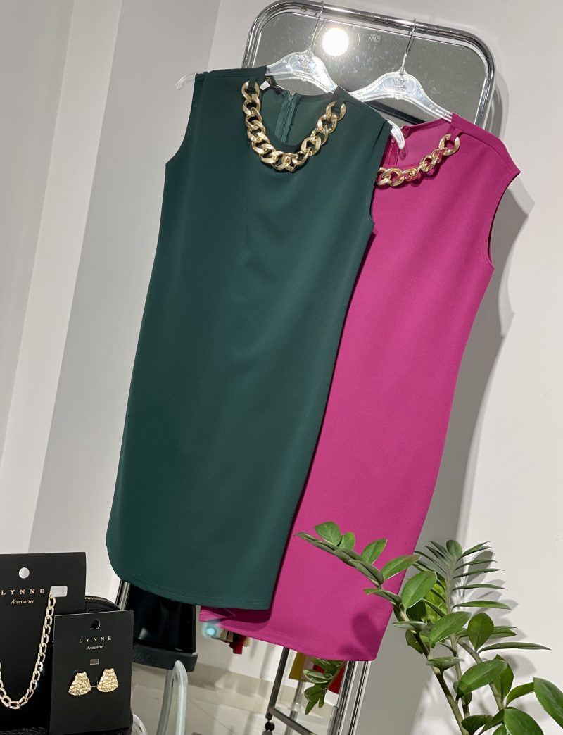 Mini φόρεμα με διακοσμητική αλυσίδα