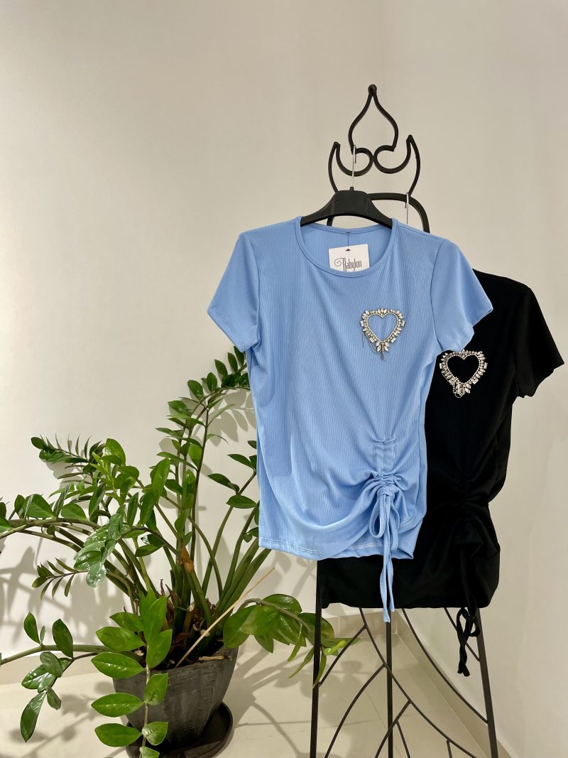 T-shirt με σούρα κορδόνι και σχέδιο καρδιά