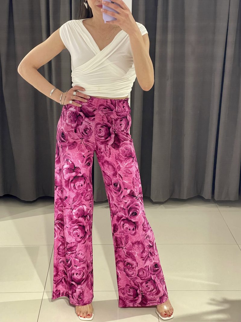 Ελαστική παντελόνα flare με floral τύπωμα