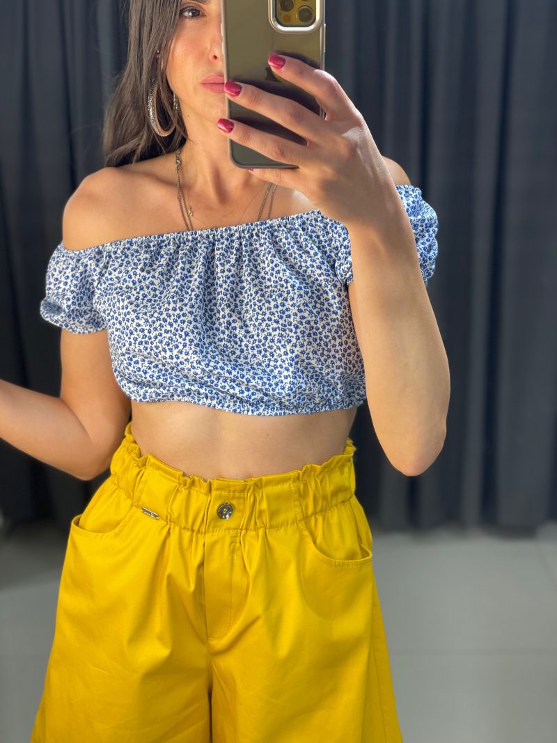 Crop top floral με ριχτούς ώμους